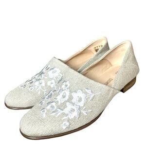 Clarks Women’s Pure Tone Canvas Embroidered Flats Beige Size 7.5 M